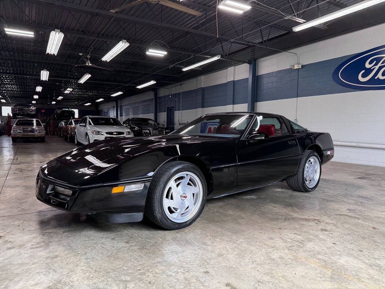 1989 Chevrolet Corvette Base 2dr Hatchback