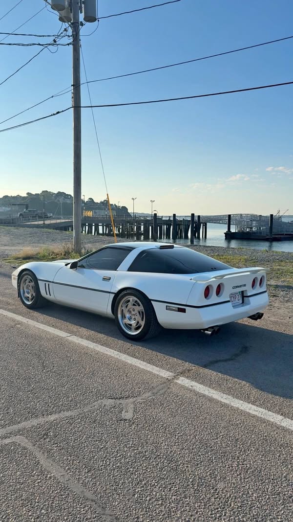 1990 Chevrolet Corvette - Base