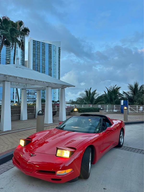 2000 Chevrolet Corvette Coupe 2D