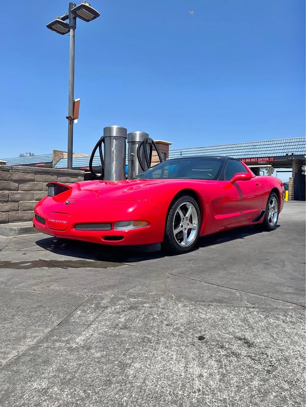 2001 Chevrolet Corvette - Hatchback Coupe 2D