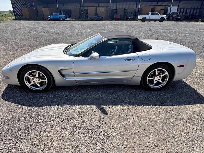 2001 Chevrolet Corvette Convertible 2D