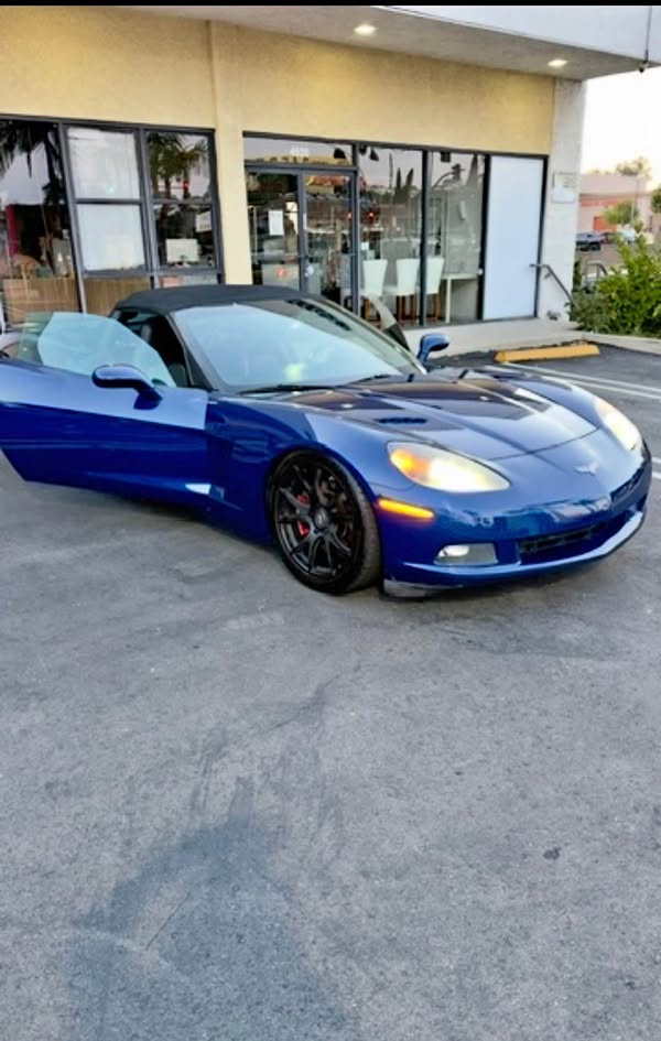 2005 Chevrolet Corvette - Convertible 2D