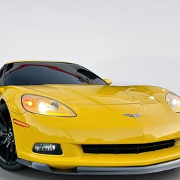2013 Chevrolet Corvette 1LT \u2014 81,810 millas \u2014 $21,396