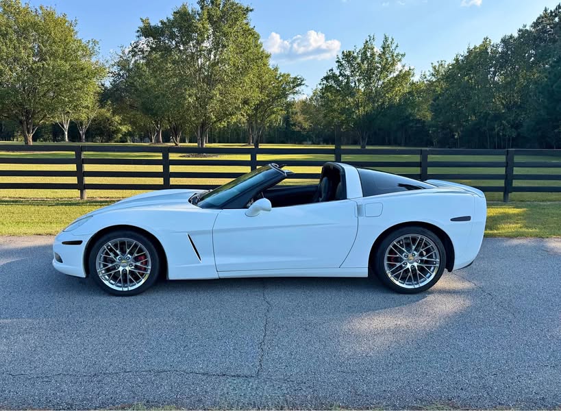 2005 Chevrolet Corvette - 2Lt
