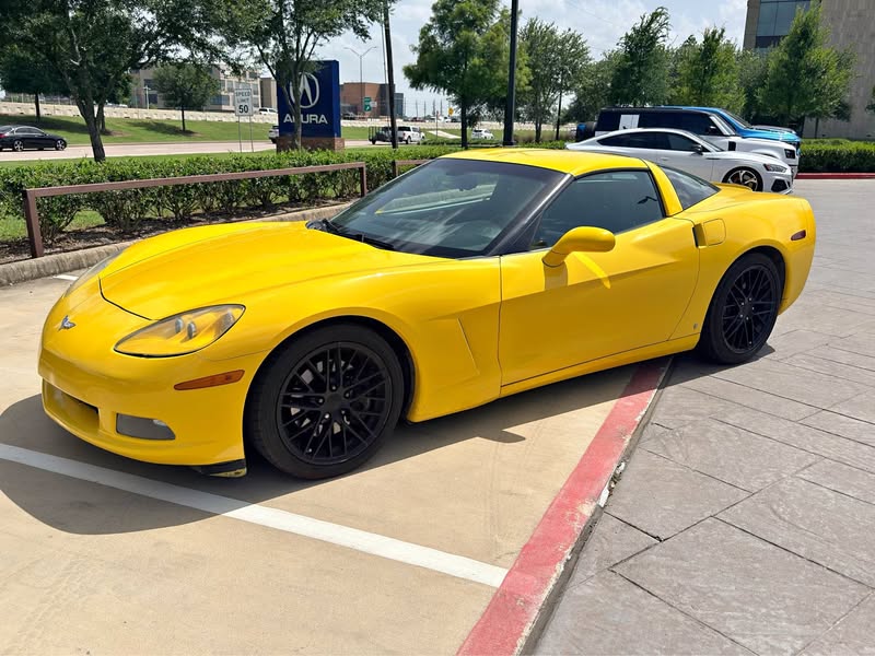 2006 Chevrolet Corvette - 2 DOOR