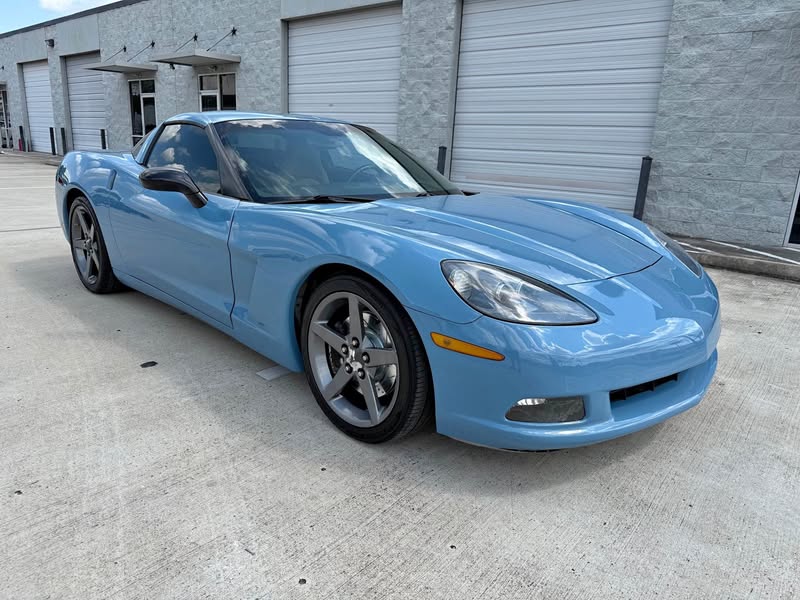 2005 Chevrolet Corvette - 2LT Coupe