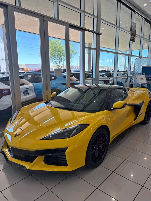 2027 Chevrolet Corvette - Grand Sport Convertible 2D