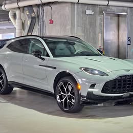2025 Aston Martin DBX 707