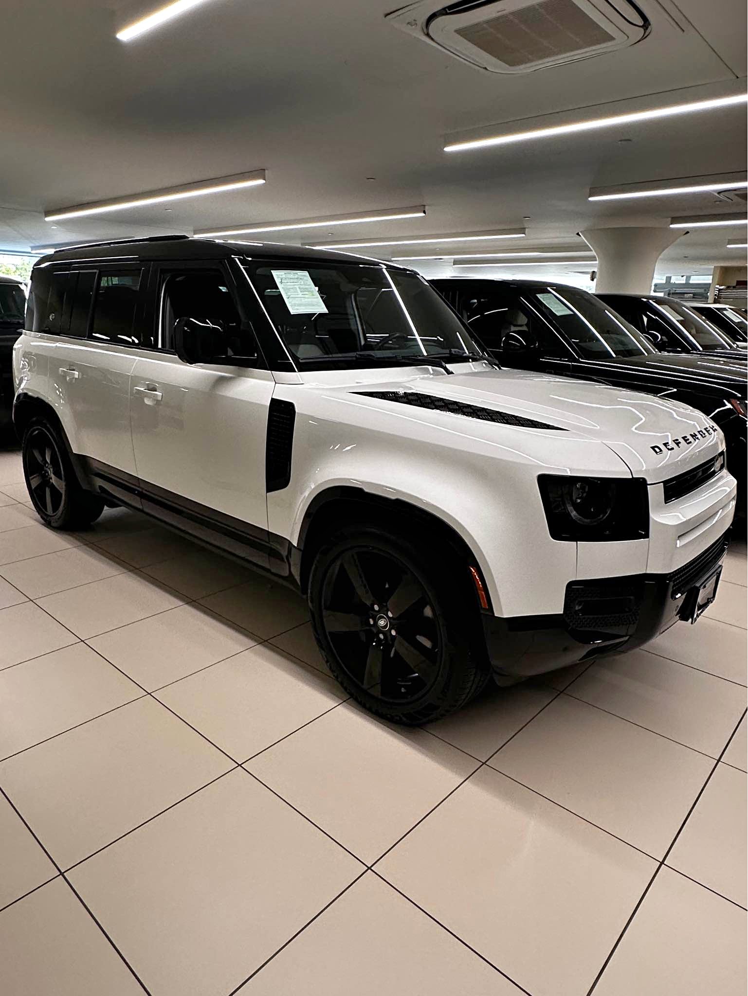 2024 Land Rover Defender 110 - SE Sport Utility 4D