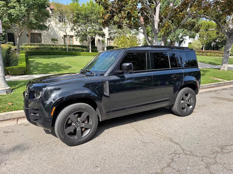 2024 Land Rover Defender 110 - X-Dynamic HSE Sport Utility 4D