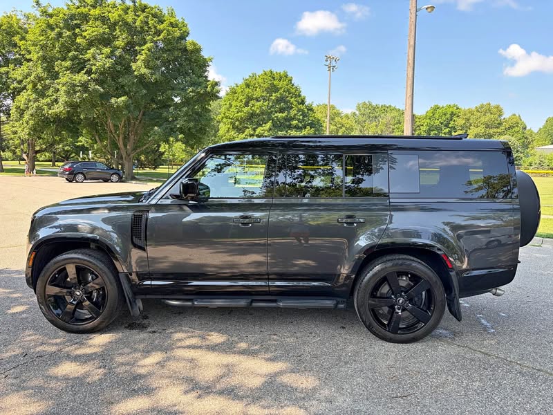 2025 Land Rover Defender 130 - V8 Sport Utility 4D