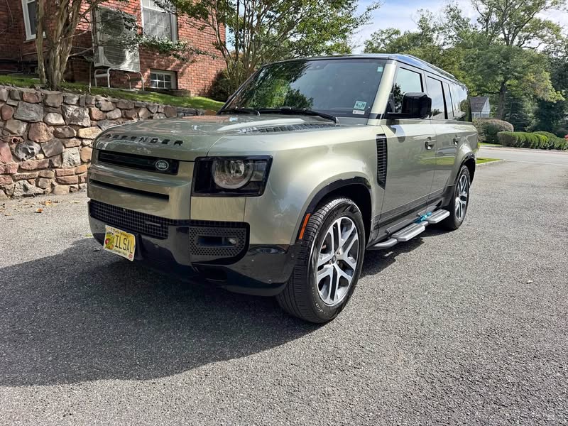 2023 Land Rover Defender 130 - X-Dynamic SE Sport Utility 4D