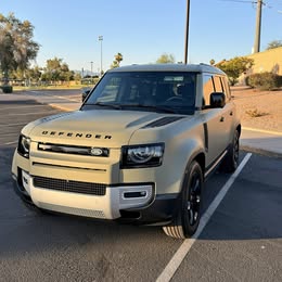 2025 Land Rover defender 110s (p300)