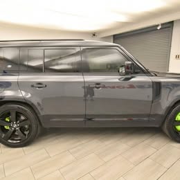 2023 Land Rover Defender 110 - X-Dynamic SE Sport Utility 4D