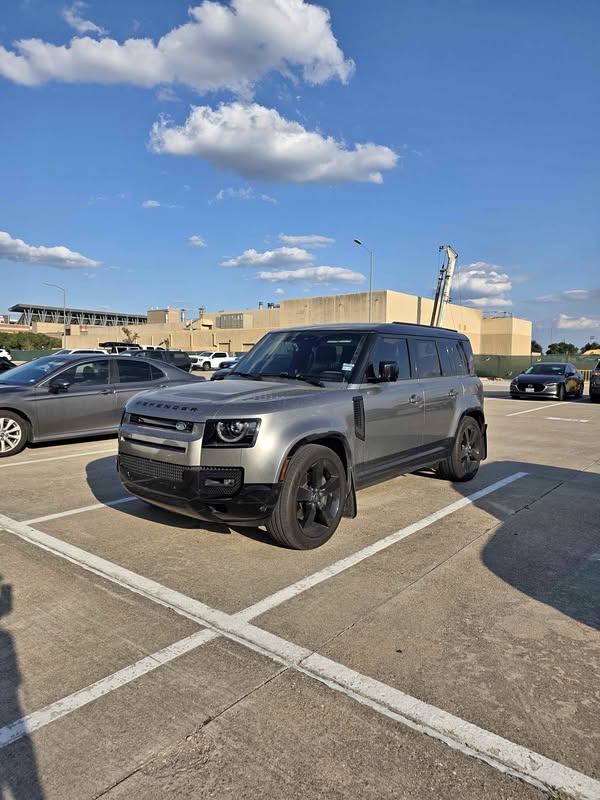 2024 Land Rover Defender 110 - X-Dynamic SE Sport Utility 4D