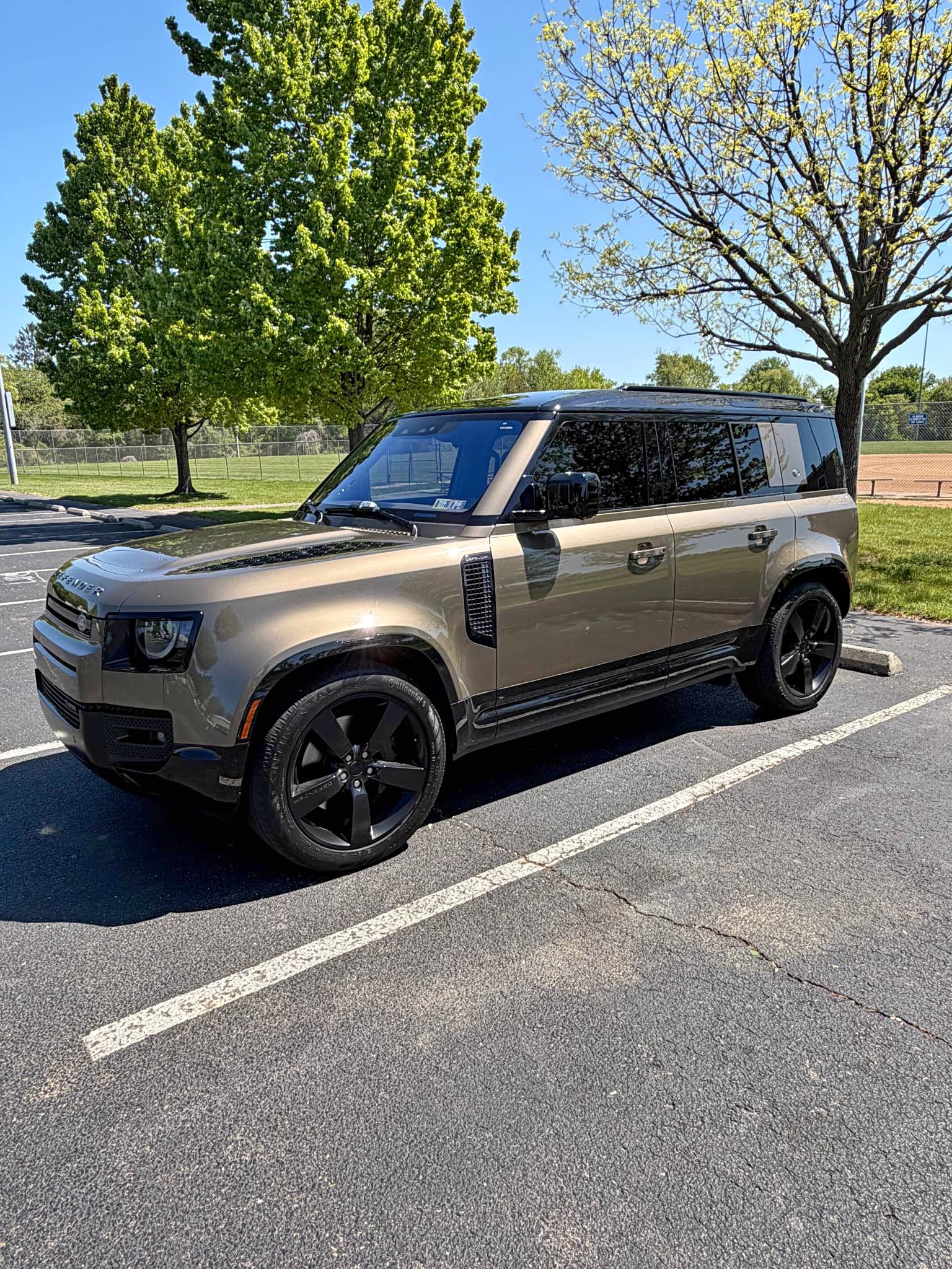 2022 Land Rover Defender 110 - X-Dynamic HSE Sport Utility 4D