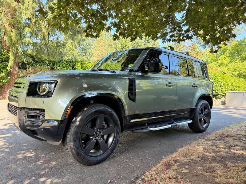 2024 Land Rover Defender 110 - X-Dynamic SE Sport Utility 4D
