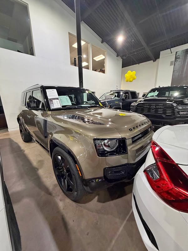 2024 Land Rover Defender 110 - X-Dynamic SE Sport Utility 4D