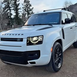 2022 Land Rover Defender - Sport Utility 4D