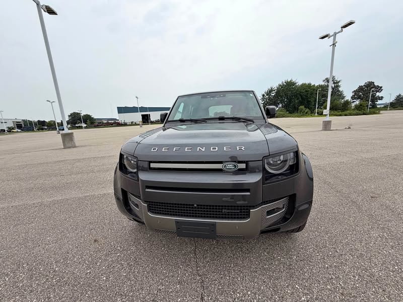 2023 Land Rover Defender 130 - X-Dynamic SE Sport Utility 4D