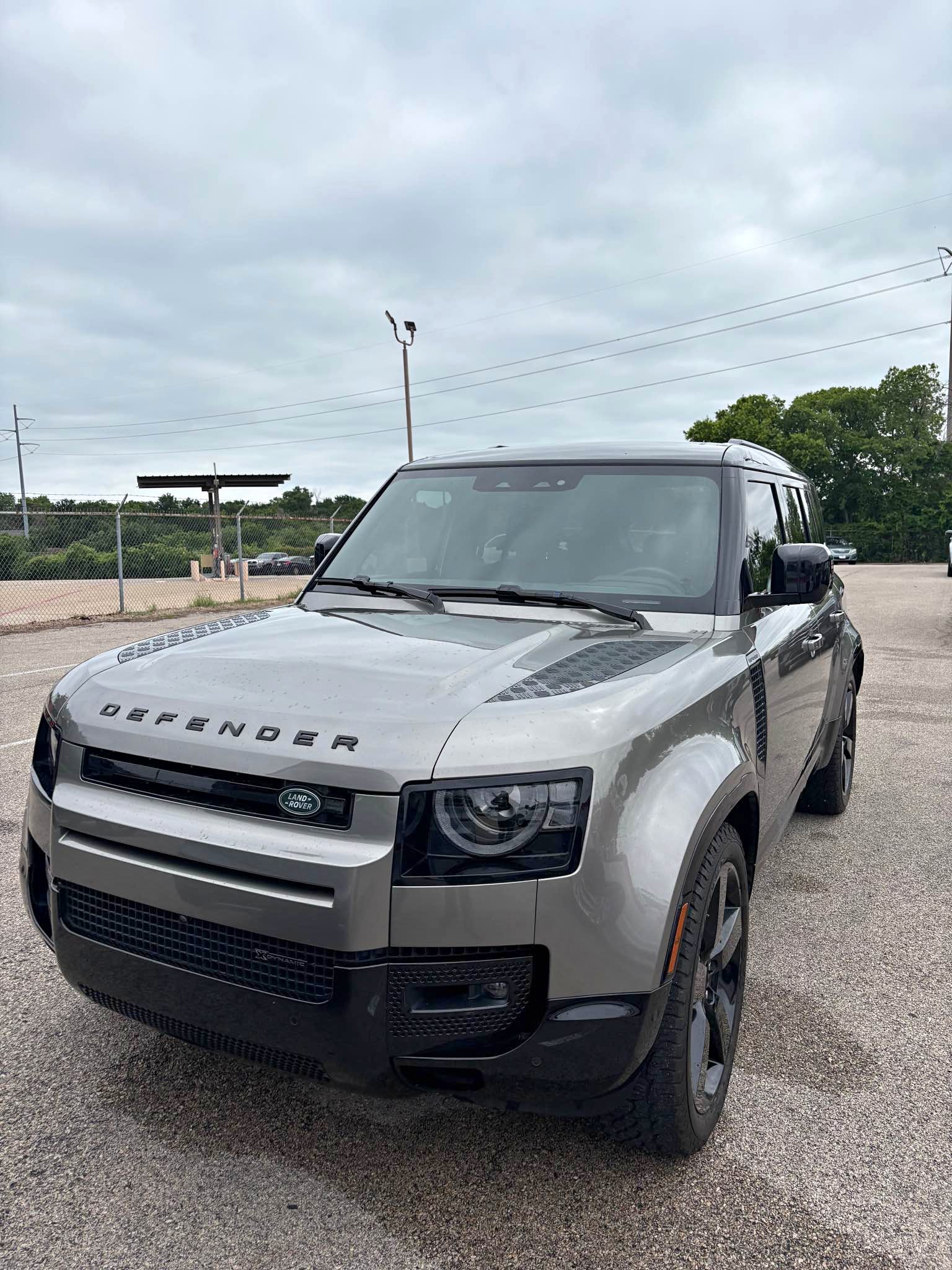 2023 Land Rover Defender 110 - X-Dynamic SE Sport Utility 4D