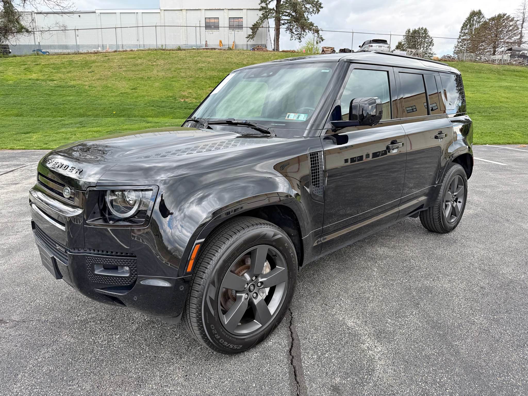 2023 Land Rover Defender 110 - X-Dynamic SE Sport Utility 4D
