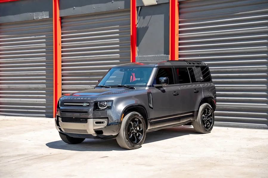 2022 Land Rover Defender 110 - X-Dynamic SE Sport Utility 4D