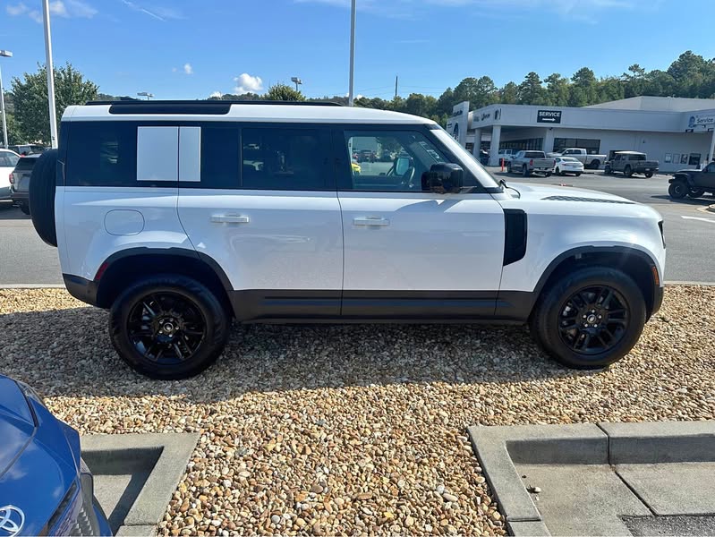 2025 Land Rover Defender 110 - 30th Anniversary Edition Sport Utility 4D