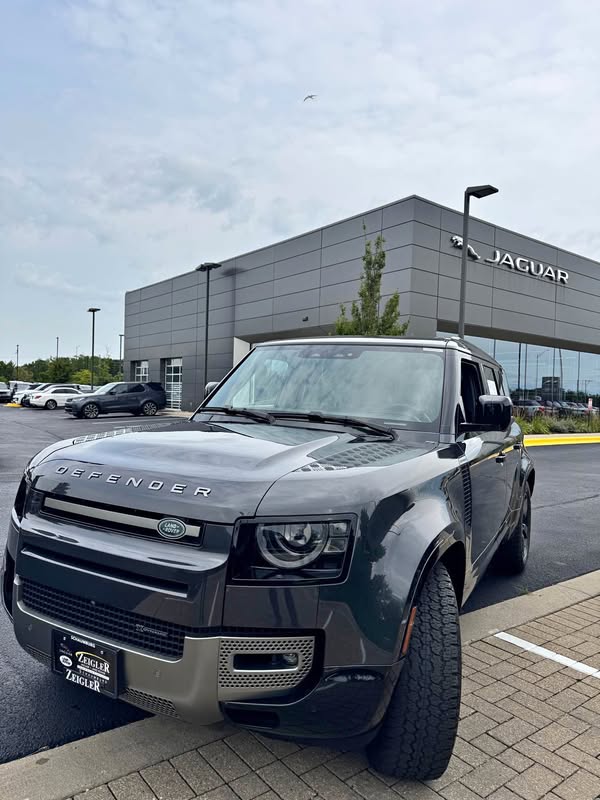 2022 Land Rover Defender 110 - X-Dynamic HSE Sport Utility 4D