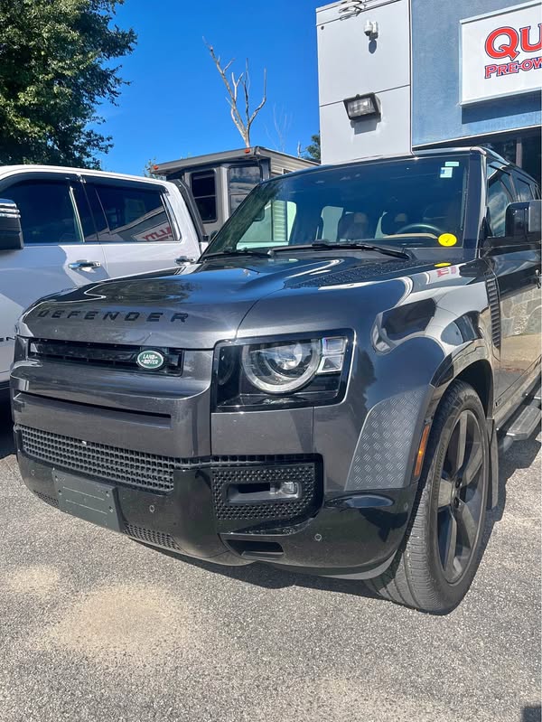 2025 Land Rover Defender 110 - V8 Sport Utility 4D