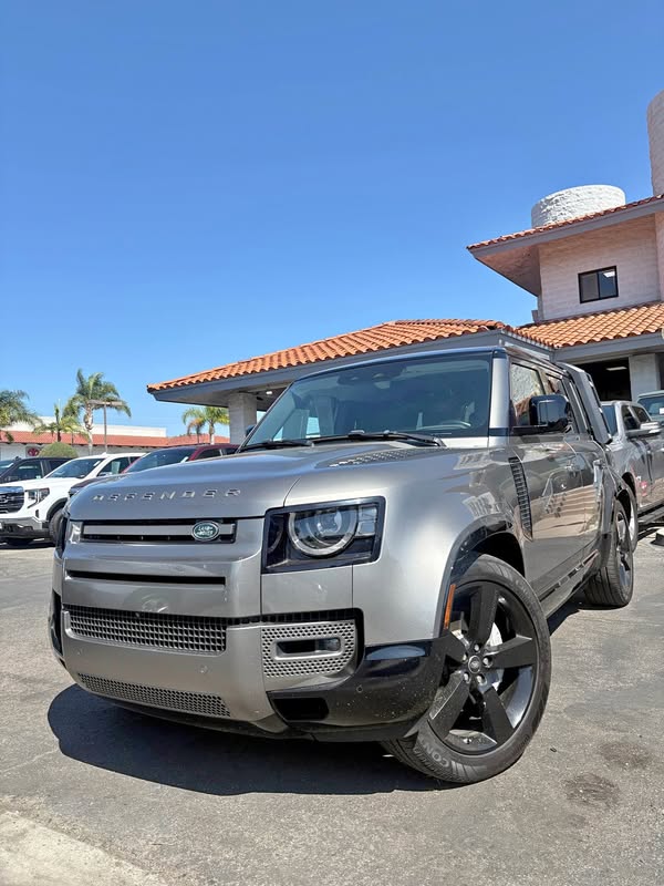 2024 Land Rover Defender 110 - X-Dynamic SE Sport Utility 4D
