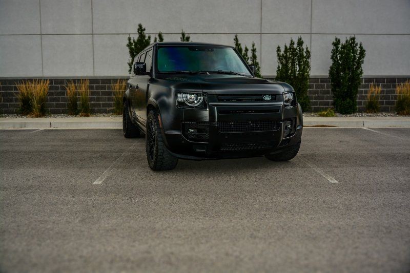 2025 Land Rover Defender Powerful V8, AWD Adventure,...