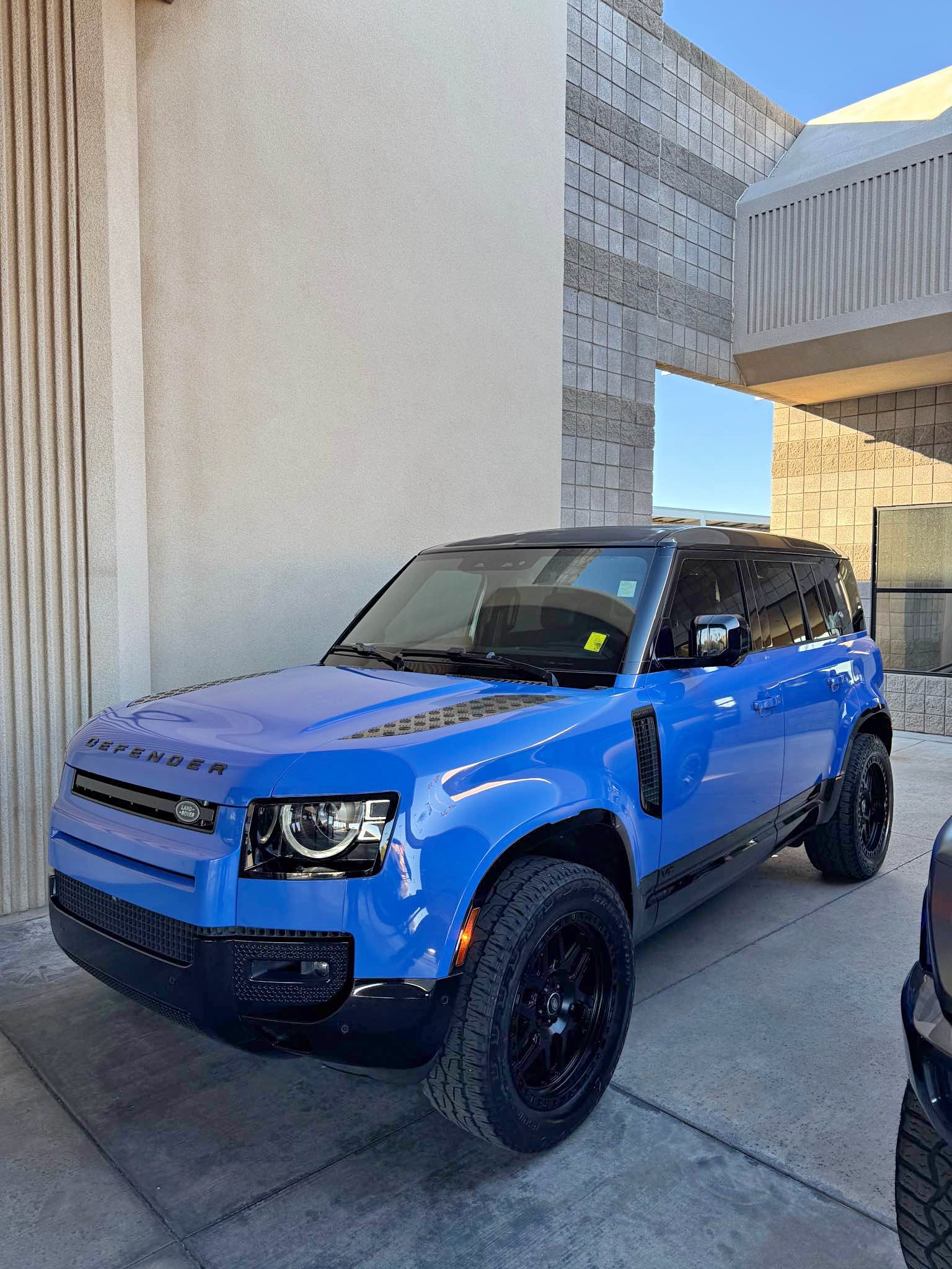 2023 Land Rover Defender 110 - V8 Sport Utility 4D