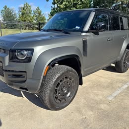 2025 Land Rover Defender 110 OCTA