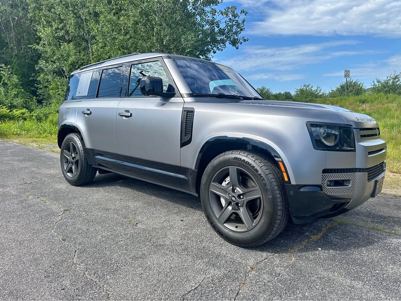 2022 Land Rover Defender 110 - X-Dynamic SE Sport Utility 4D