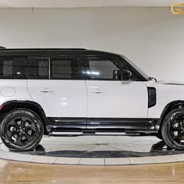 2023 Land Rover Defender 110 X-Dynamic SE - 32232 Miles S62270