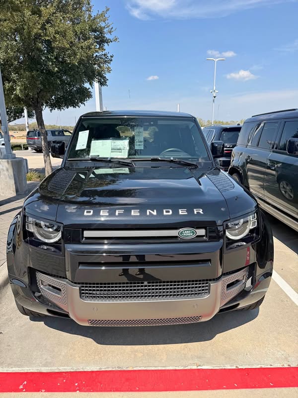 2025 Land Rover Defender 110 - V8 X-Dynamic SE