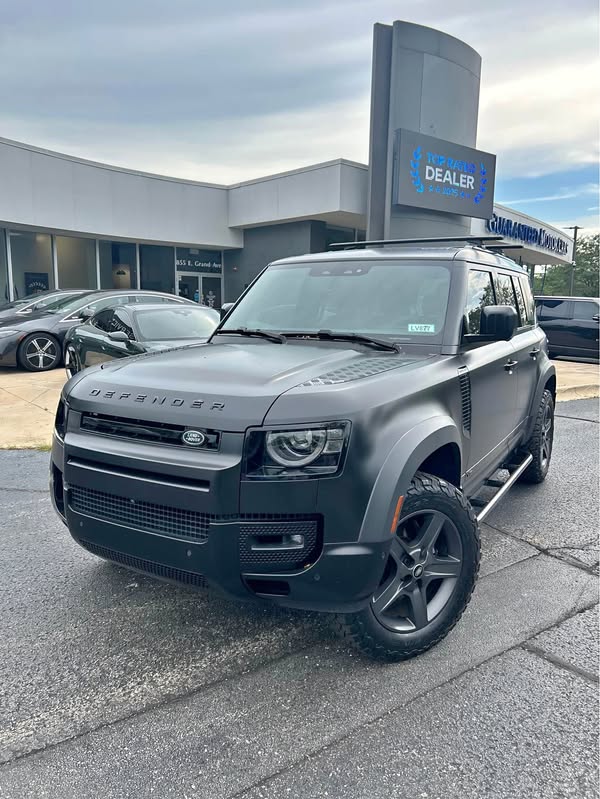 2023 Land Rover Defender 110 - V8 Sport Utility 4D