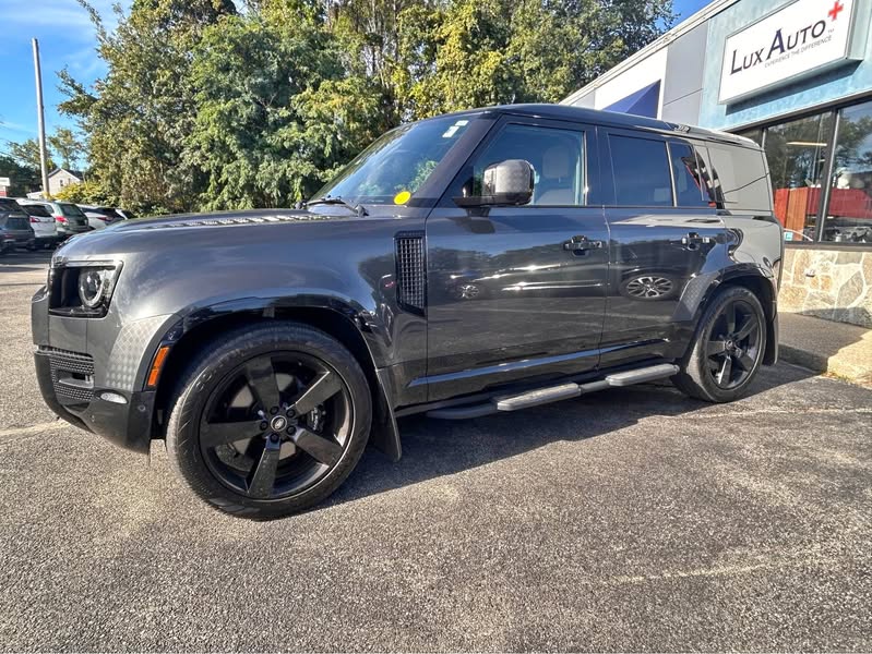 2025 Land Rover Defender 110 - V8 Sport Utility 4D