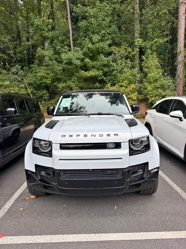 2023 Land Rover Defender 110 - X-Dynamic SE Sport Utility 4D