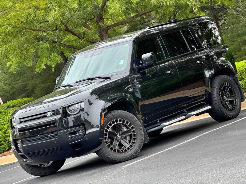 2022 Land Rover Defender 110 - X-Dynamic HSE Sport Utility 4D