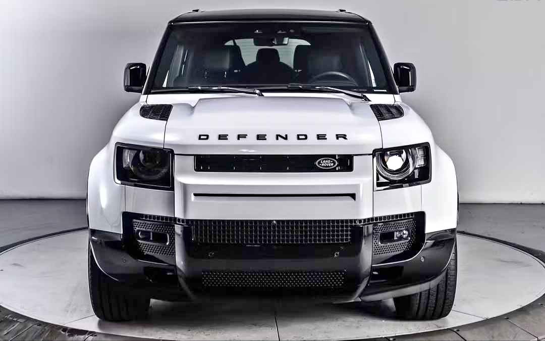 2025 Land Rover Defender 130 - X-Dynamic SE Sport Utility 4D