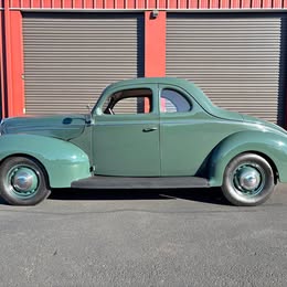 1939 Ford Deluxe