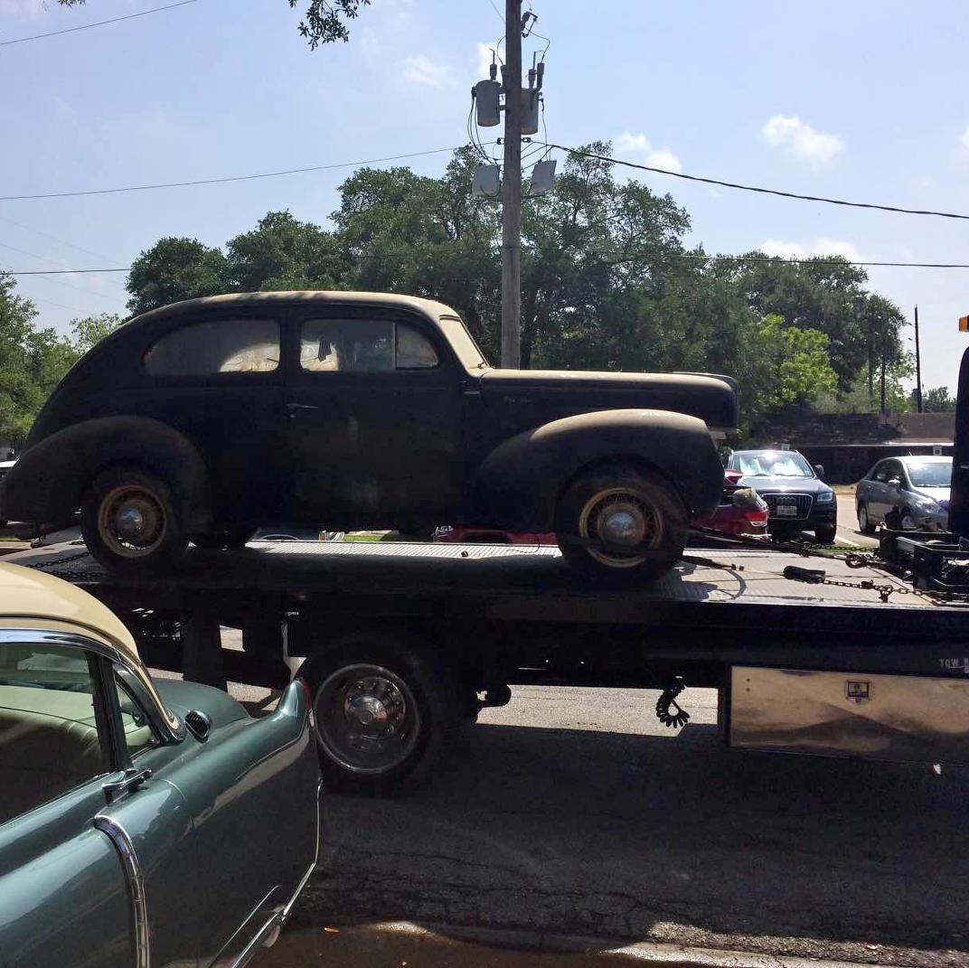 1940 Ford 2 door deluxe
