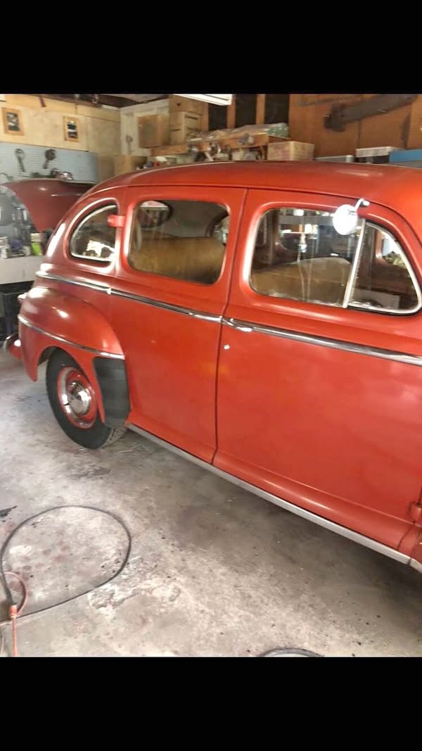 1948 Ford deluxe
