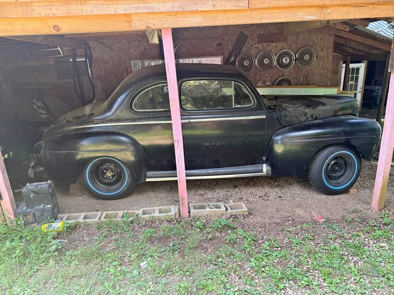1948 Ford Deluxe coupe - Coupe