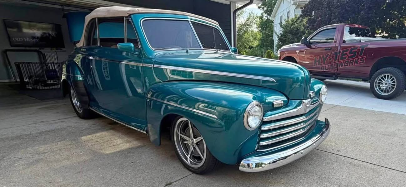 1946 Ford Convertible - Deluxe