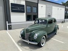 1940 Ford Deluxe Sedan