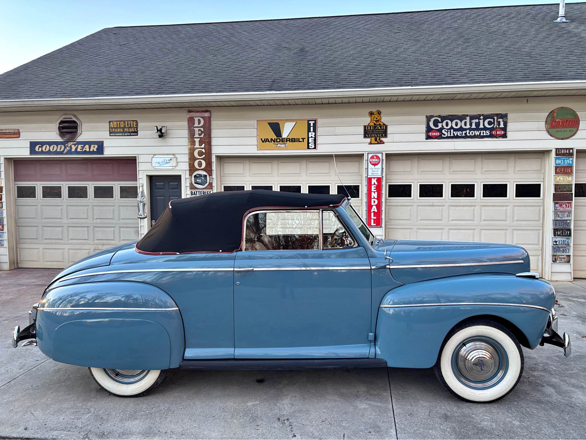 1941 Ford Custom Deluxe  - Loaded