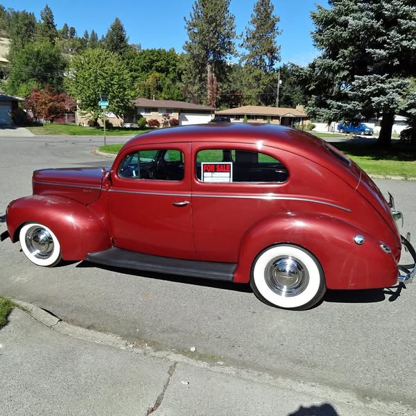 1940 Ford 2 Door Sedan Deluxe
